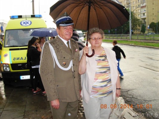 Prezes-Kola-Nr-6-ZŻWP-mjr-Jan-Dźwigala-i-czlonek-kola-kol.-Elzbieta-Piorkowska-przed-Barykada-Wrzesnia-z-okazji-75.rocznicy-obrony-Warszawy